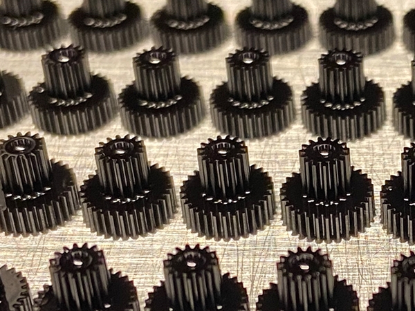 เปรียบเทียบ Micro 3D Printing กับ Injection Molding ในการผลิตชิ้นส่วนขนาดจิ๋ว